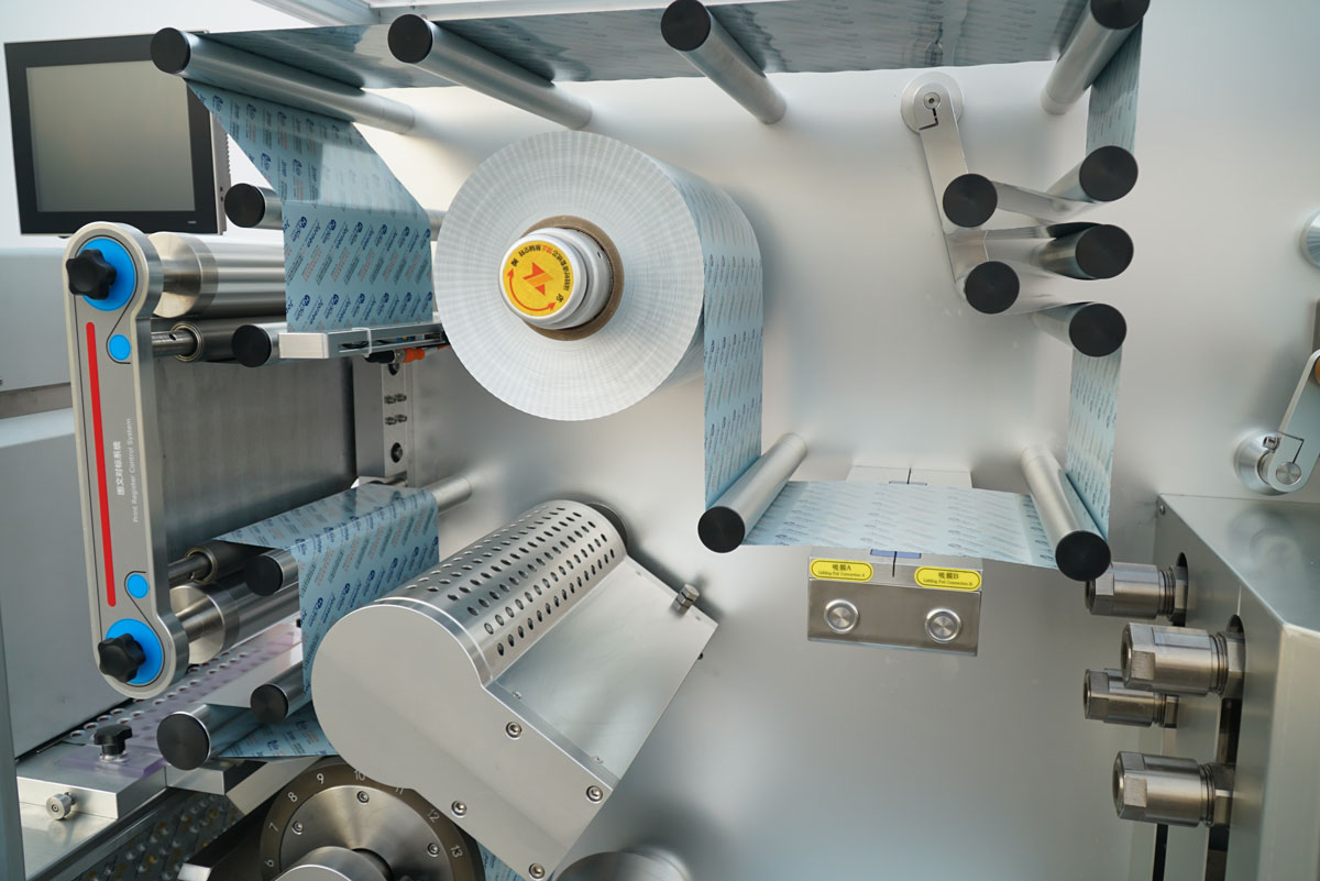 BMR270 Blister Machine - Continuous Rotary Sealing Roller Close-up of the heated rotary sealing roller on the BMR270 blister packaging machine, demonstrating continuous-motion sealing technology designed for ultra-high-speed pharmaceutical mass production with minimal thermal transfer.