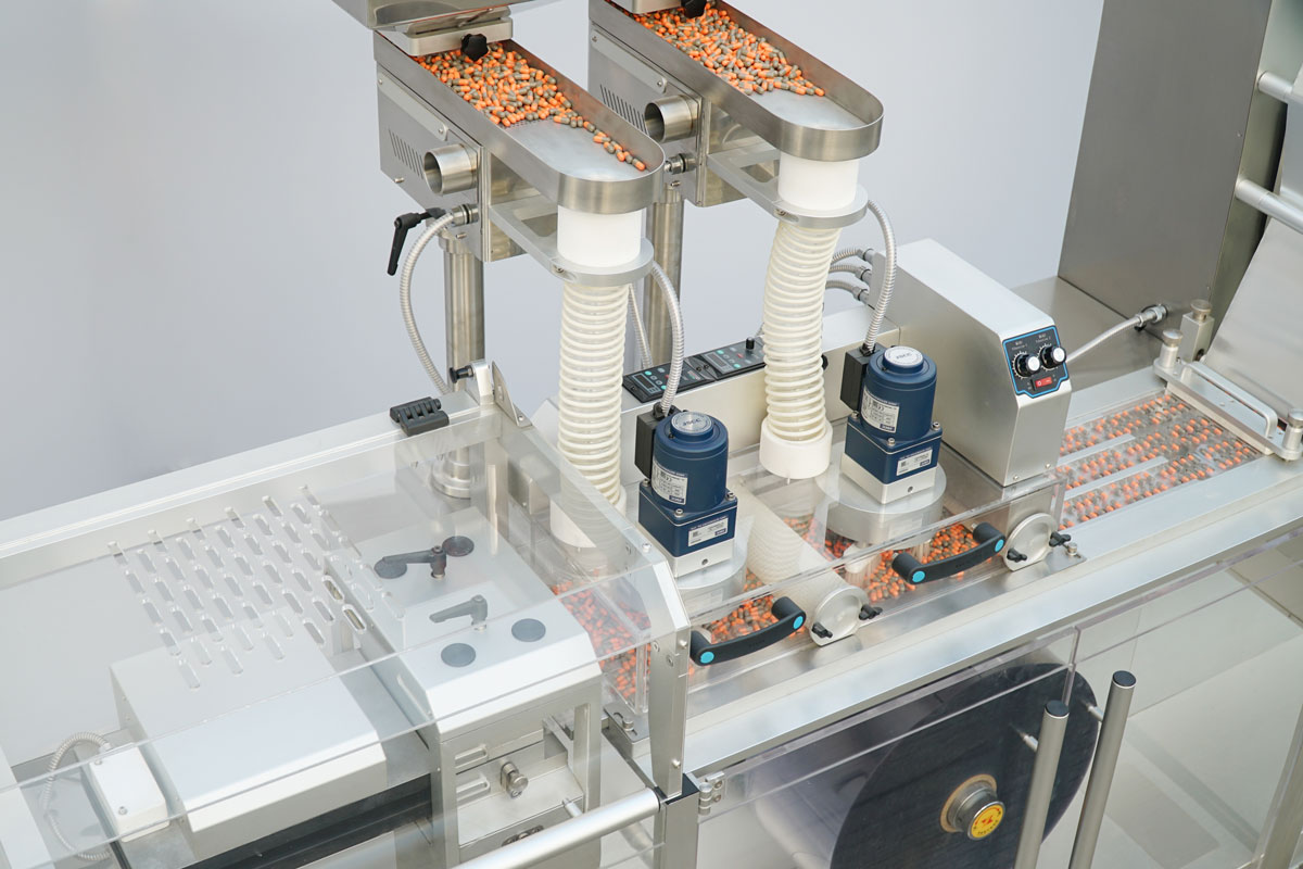Universal feeding system on the JORNEN BMP180 blister machine enabling flexible loading of various solid dose formats
