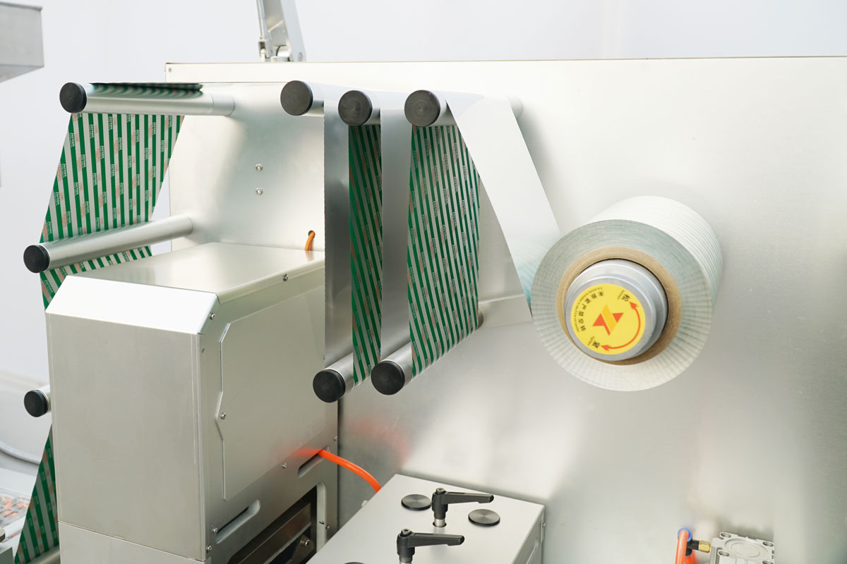 Fast-lock lidding foil replacement mechanism on the JORNEN BMP180 compact blister machine